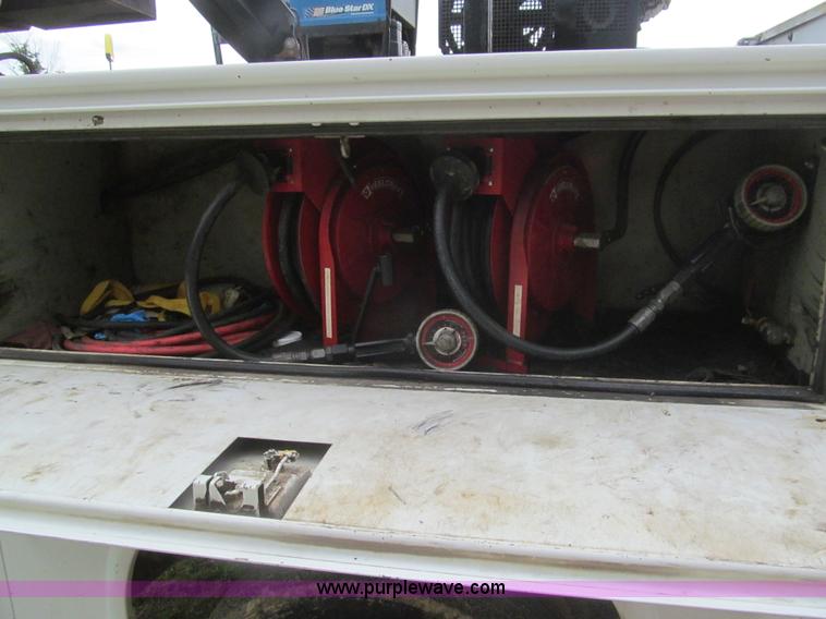 image for item I7004 2008 Ford F550 Super Duty XLT service truck with crane