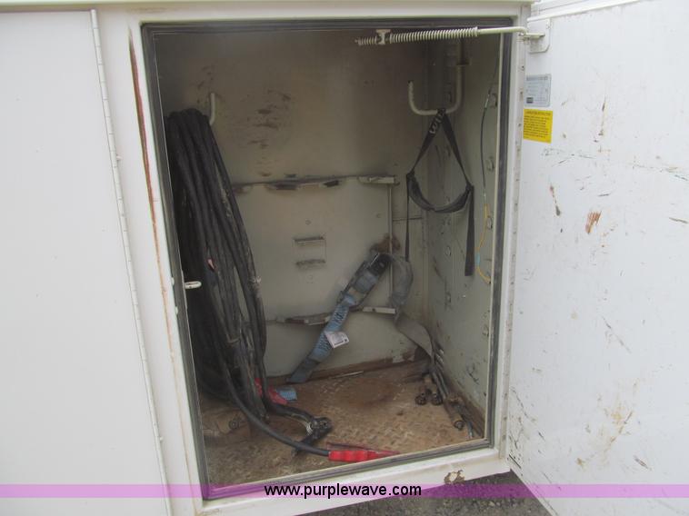 image for item I7004 2008 Ford F550 Super Duty XLT service truck with crane