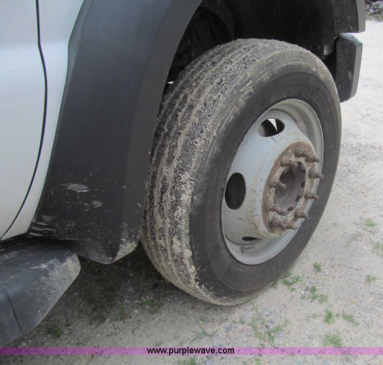 image for item I7004 2008 Ford F550 Super Duty XLT service truck with crane