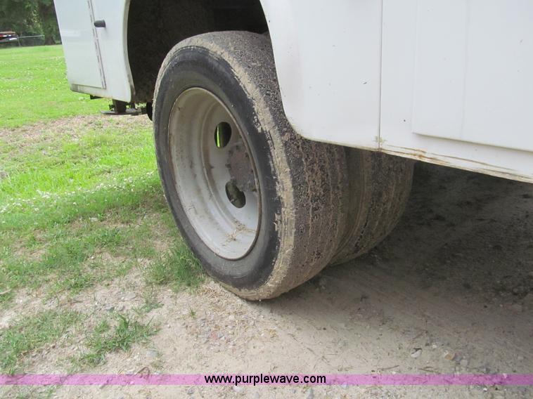 image for item I7004 2008 Ford F550 Super Duty XLT service truck with crane