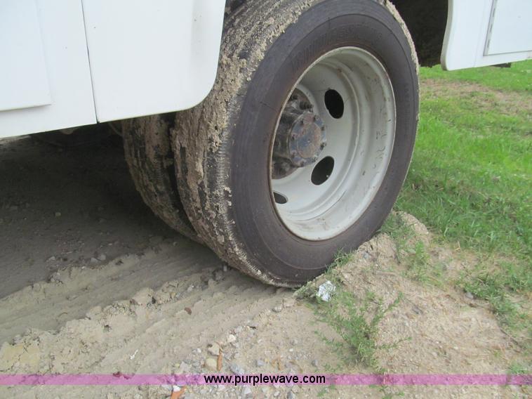 image for item I7004 2008 Ford F550 Super Duty XLT service truck with crane