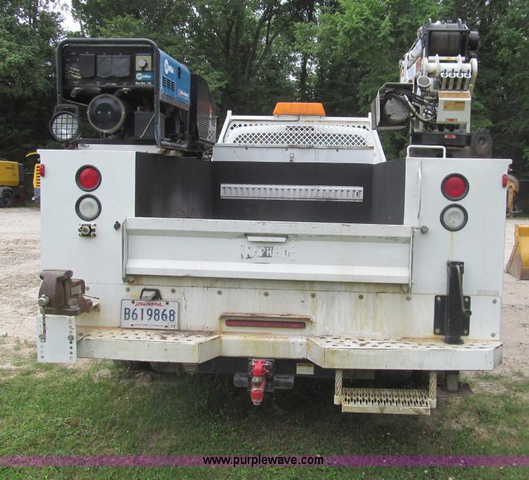image for item I7004 2008 Ford F550 Super Duty XLT service truck with crane