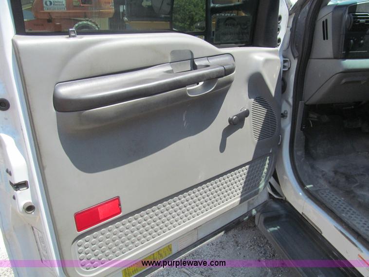 image for item I7005 2006 Ford F550 Super Duty XL service truck