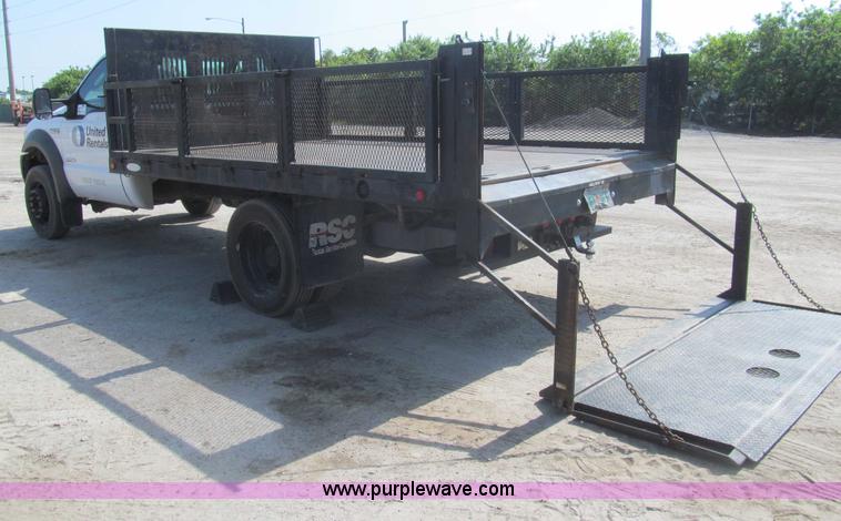 image for item I7008 2005 Ford F450 Super Duty XL flatbed truck