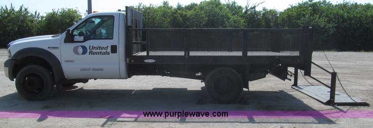 image for item I7008 2005 Ford F450 Super Duty XL flatbed truck