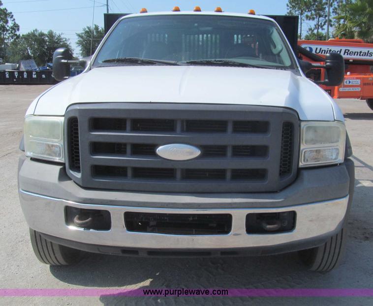 image for item I7008 2005 Ford F450 Super Duty XL flatbed truck
