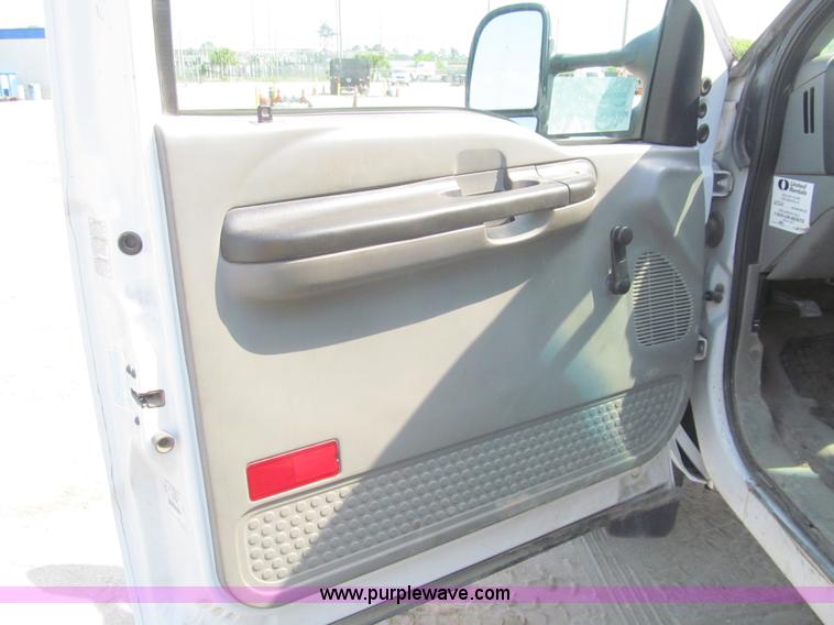 image for item I7008 2005 Ford F450 Super Duty XL flatbed truck