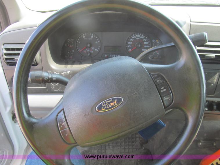 image for item I7008 2005 Ford F450 Super Duty XL flatbed truck