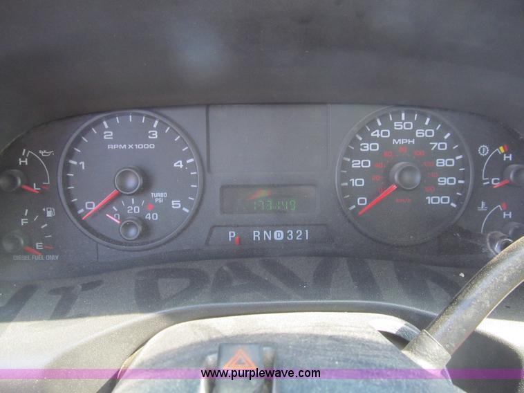 image for item I7008 2005 Ford F450 Super Duty XL flatbed truck