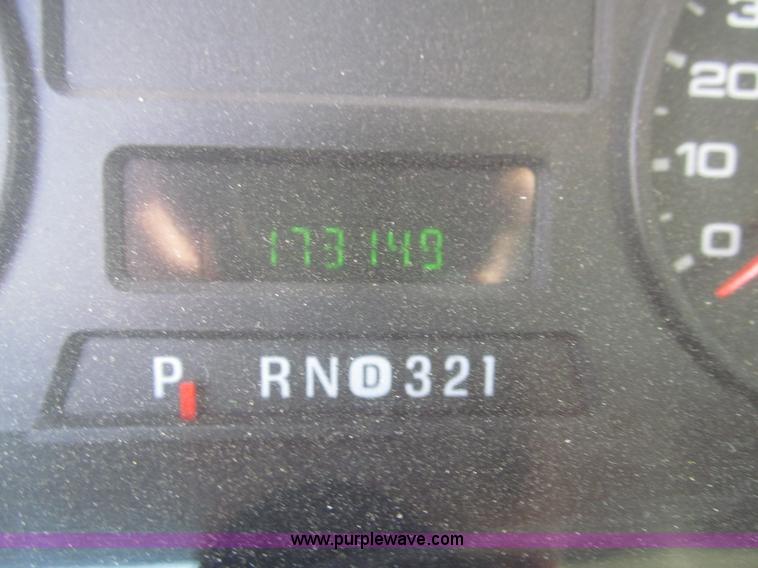 image for item I7008 2005 Ford F450 Super Duty XL flatbed truck