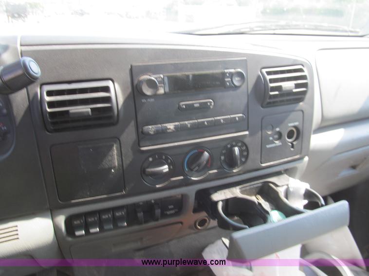 image for item I7008 2005 Ford F450 Super Duty XL flatbed truck