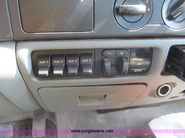 image for item I7008 2005 Ford F450 Super Duty XL flatbed truck