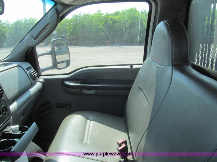 image for item I7008 2005 Ford F450 Super Duty XL flatbed truck