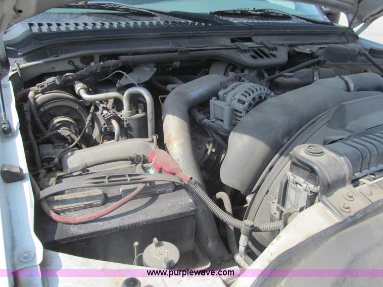 image for item I7008 2005 Ford F450 Super Duty XL flatbed truck