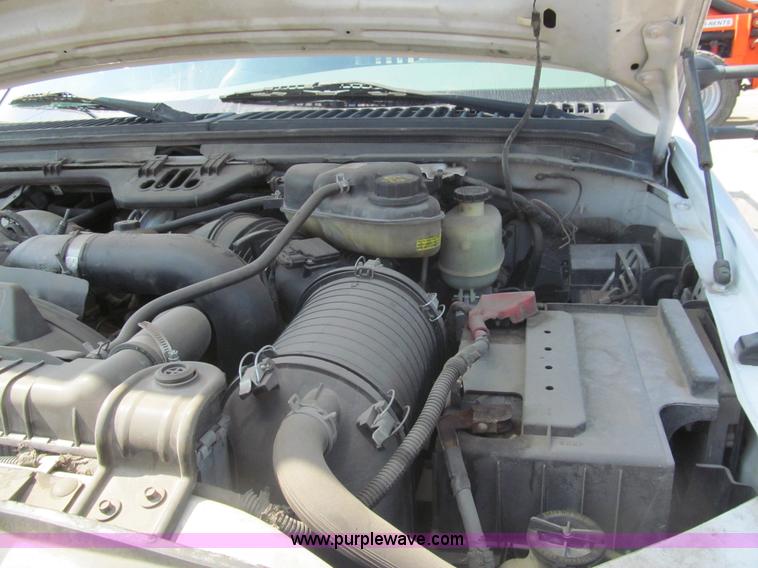 image for item I7008 2005 Ford F450 Super Duty XL flatbed truck