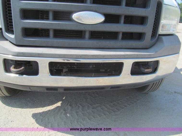 image for item I7008 2005 Ford F450 Super Duty XL flatbed truck
