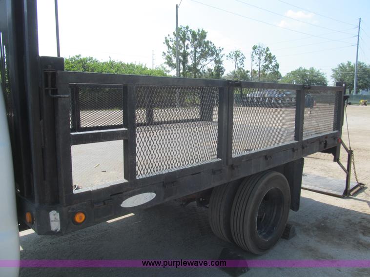 image for item I7008 2005 Ford F450 Super Duty XL flatbed truck