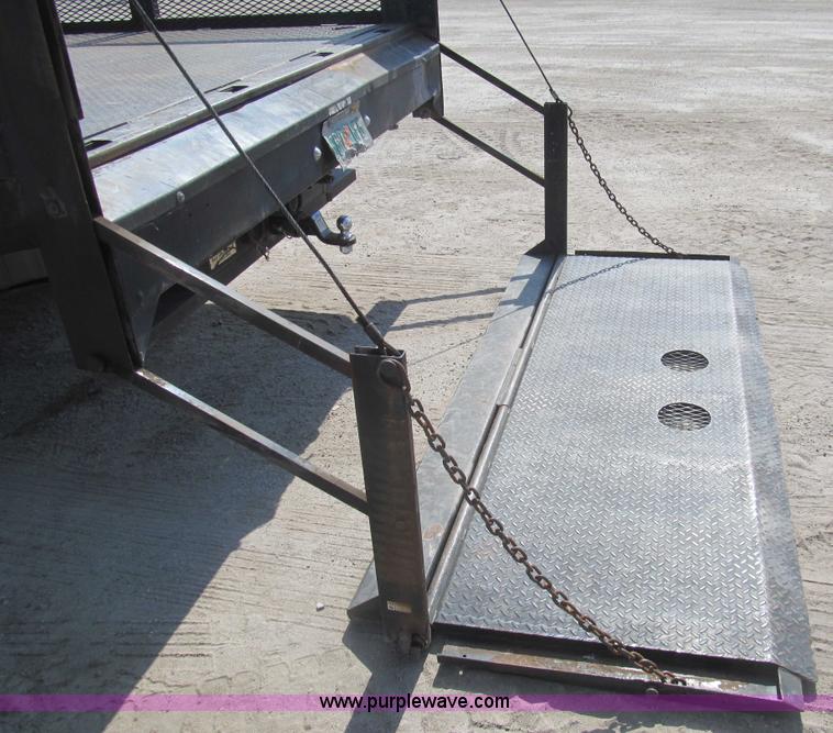 image for item I7008 2005 Ford F450 Super Duty XL flatbed truck