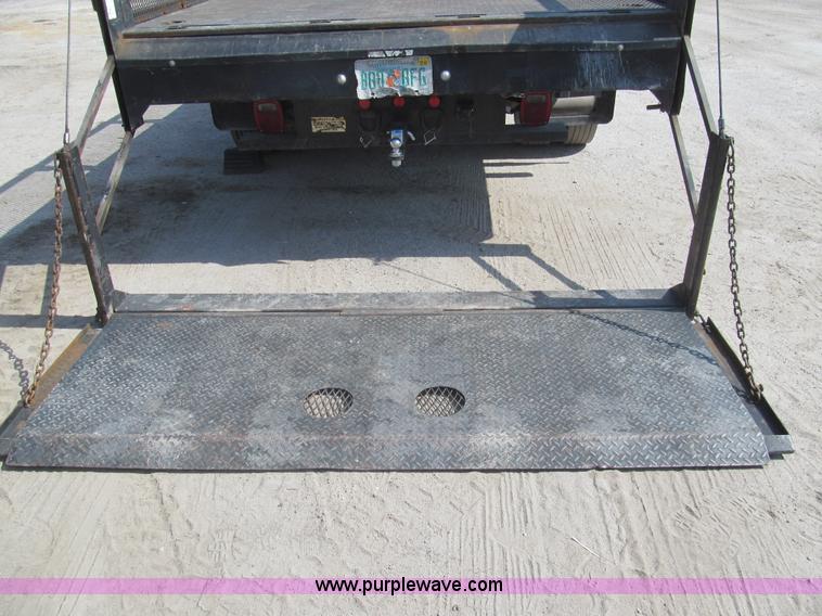image for item I7008 2005 Ford F450 Super Duty XL flatbed truck