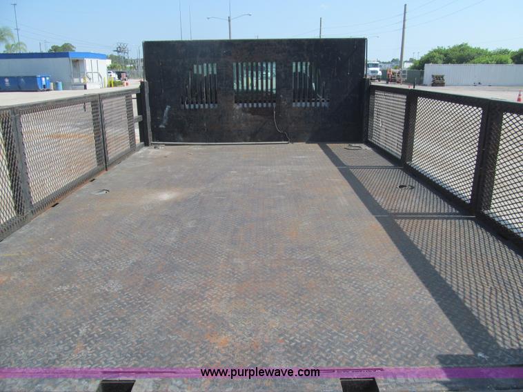 image for item I7008 2005 Ford F450 Super Duty XL flatbed truck