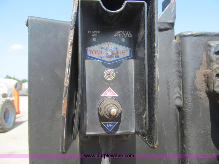 image for item I7008 2005 Ford F450 Super Duty XL flatbed truck