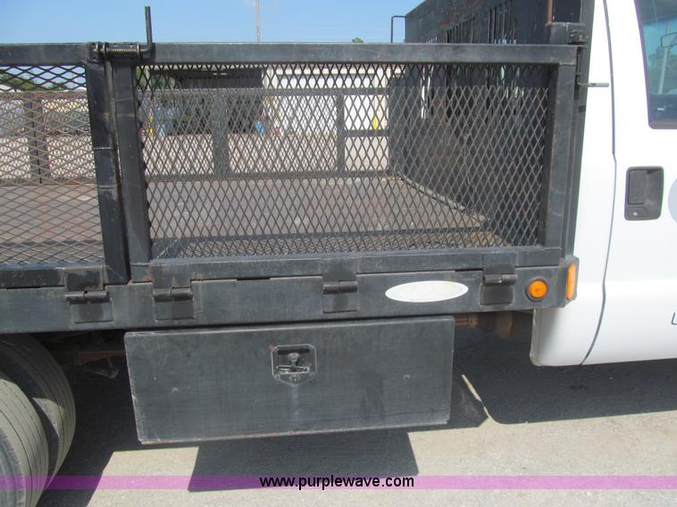 image for item I7008 2005 Ford F450 Super Duty XL flatbed truck