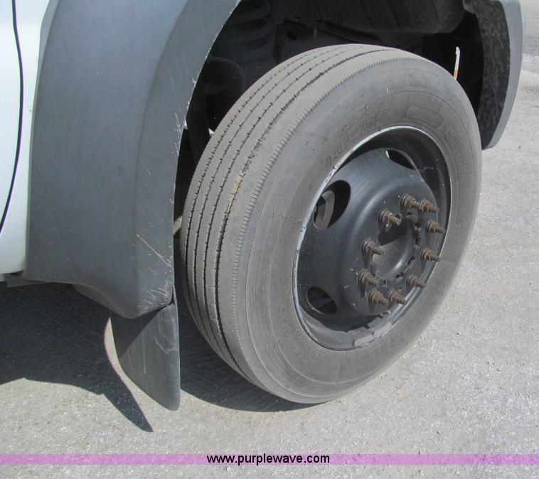 image for item I7008 2005 Ford F450 Super Duty XL flatbed truck