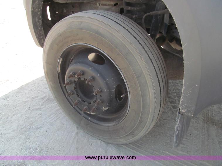 image for item I7008 2005 Ford F450 Super Duty XL flatbed truck