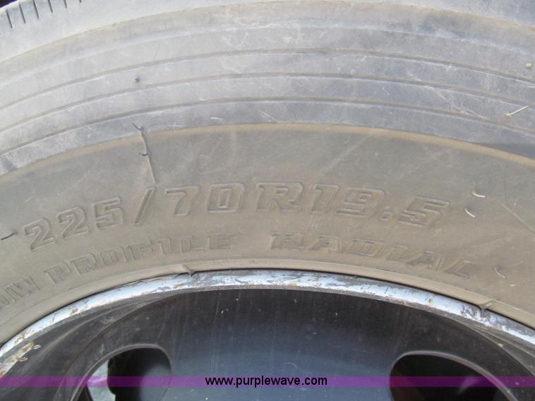 image for item I7008 2005 Ford F450 Super Duty XL flatbed truck