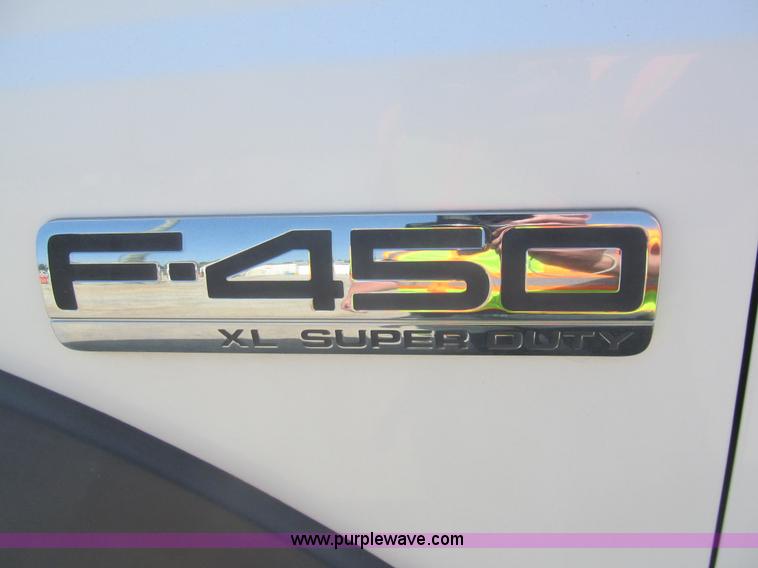 image for item I7008 2005 Ford F450 Super Duty XL flatbed truck