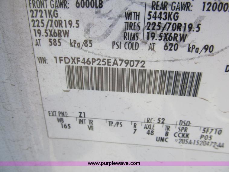 image for item I7008 2005 Ford F450 Super Duty XL flatbed truck