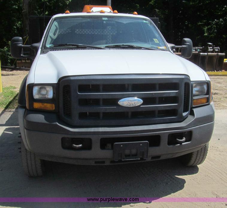 image for item I7009 2007 Ford F450 Super Duty XL flatbed truck