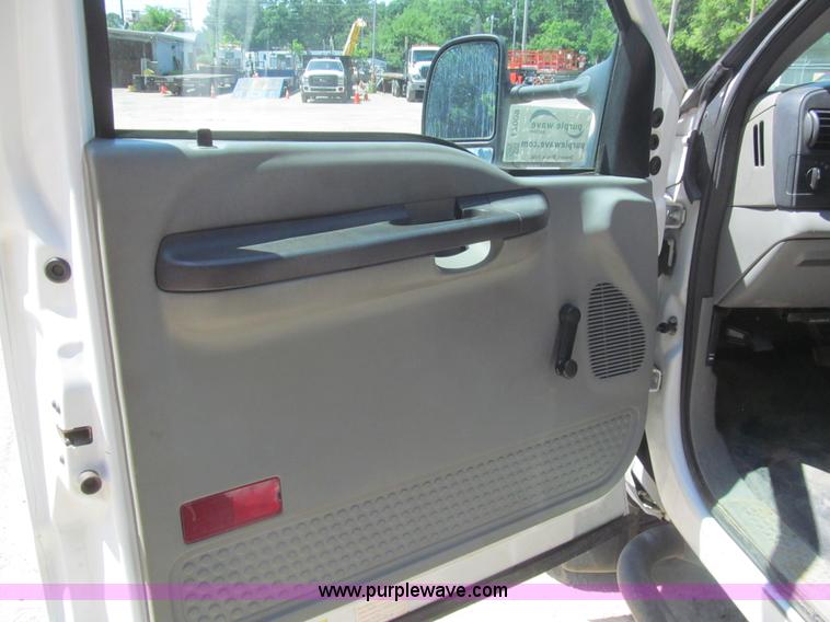 image for item I7009 2007 Ford F450 Super Duty XL flatbed truck