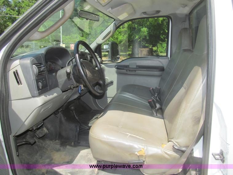 image for item I7009 2007 Ford F450 Super Duty XL flatbed truck