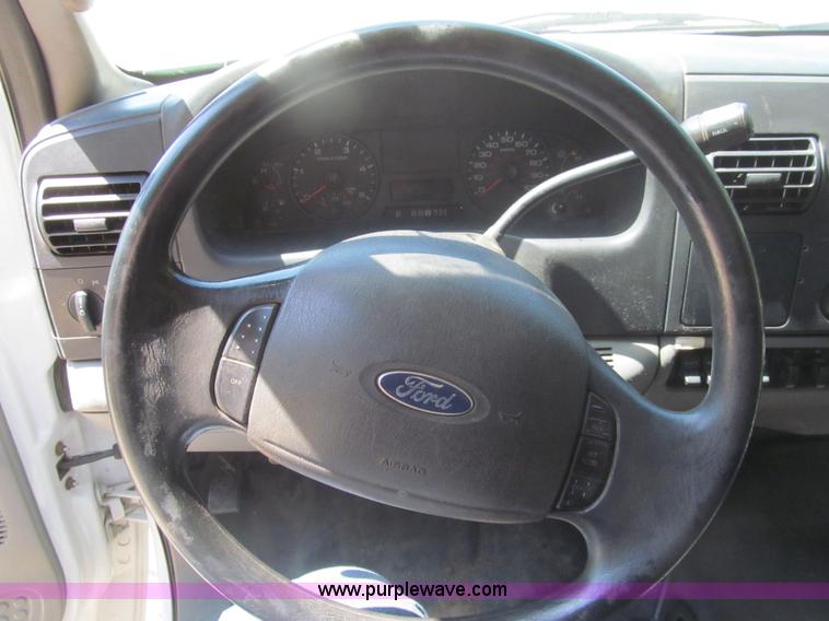 image for item I7009 2007 Ford F450 Super Duty XL flatbed truck