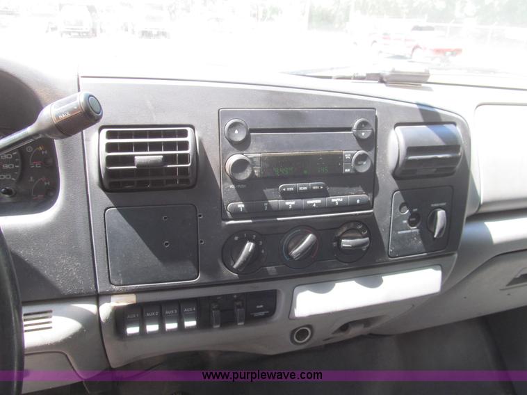 image for item I7009 2007 Ford F450 Super Duty XL flatbed truck