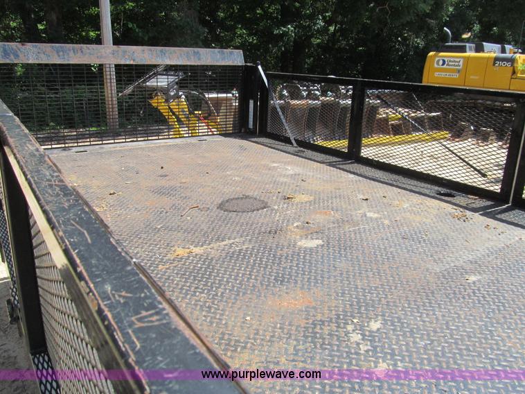 image for item I7009 2007 Ford F450 Super Duty XL flatbed truck