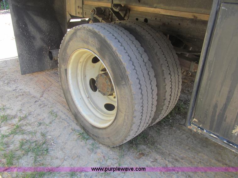 image for item I7009 2007 Ford F450 Super Duty XL flatbed truck