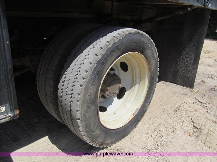 image for item I7009 2007 Ford F450 Super Duty XL flatbed truck