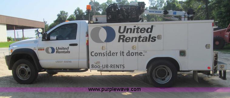 image for item I7010 2008 Dodge Ram 5500 service truck with crane