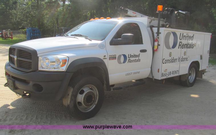 image for item I7010 2008 Dodge Ram 5500 service truck with crane