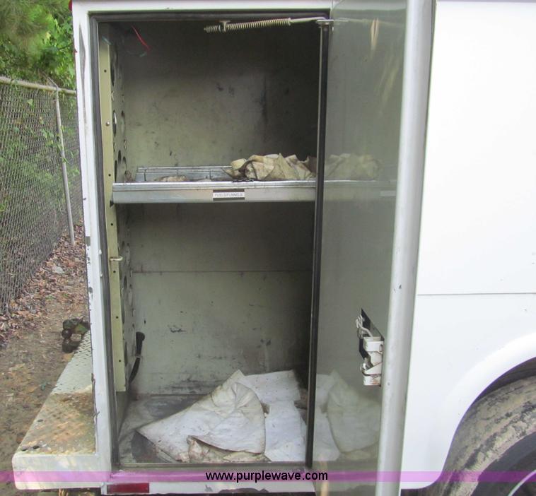 image for item I7011 2006 Ford F550 Super Duty XL service truck