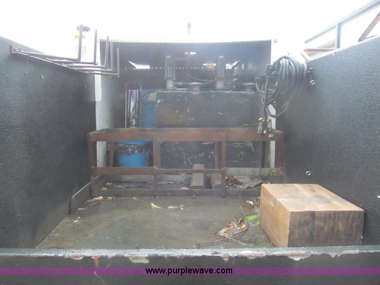 image for item J2000 2007 Ford F550 Super Duty XL service truck