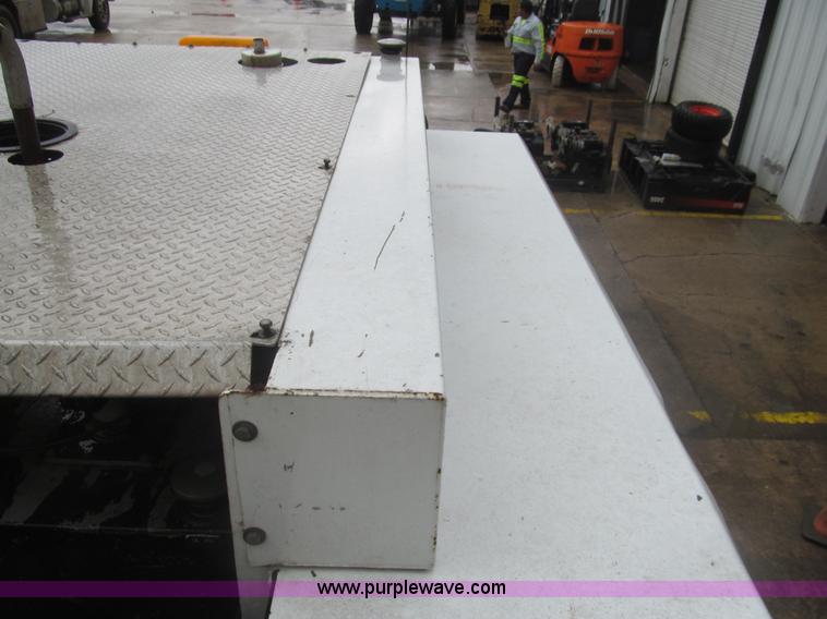 image for item J2000 2007 Ford F550 Super Duty XL service truck