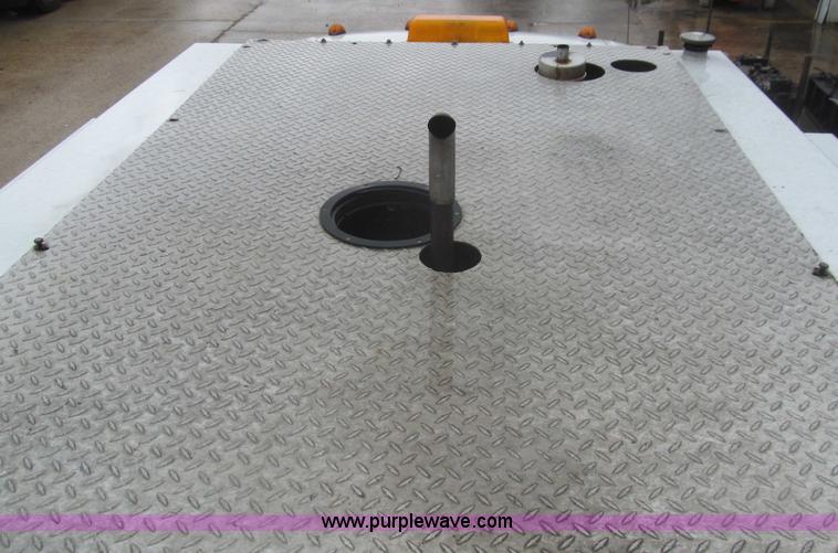 image for item J2000 2007 Ford F550 Super Duty XL service truck