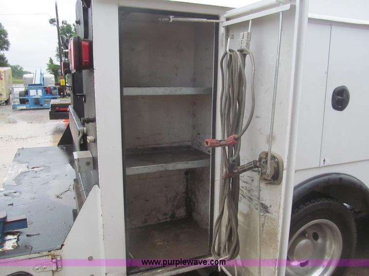 image for item J2000 2007 Ford F550 Super Duty XL service truck