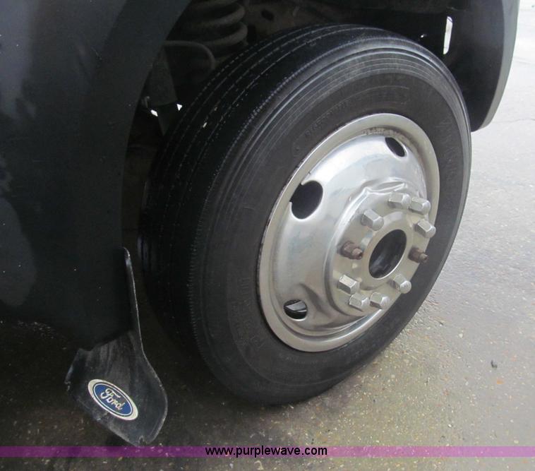 image for item J2000 2007 Ford F550 Super Duty XL service truck