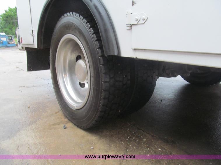 image for item J2000 2007 Ford F550 Super Duty XL service truck