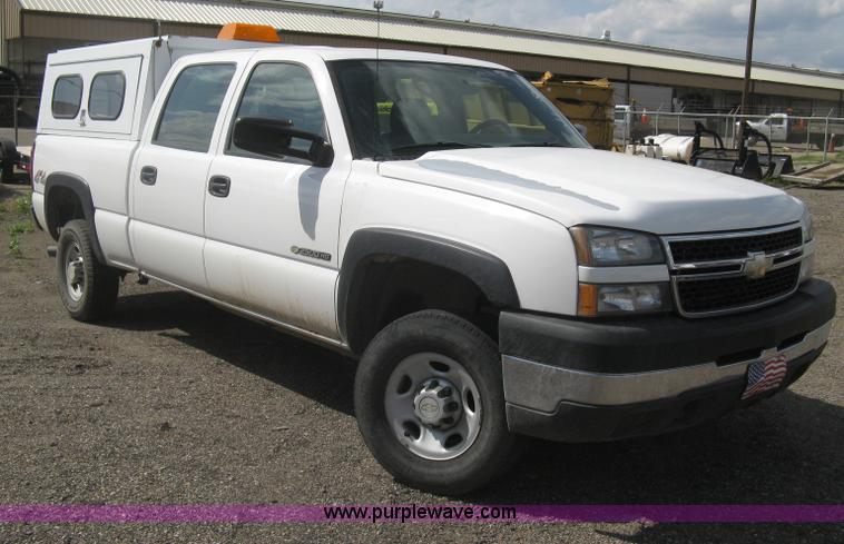 image for item AS9150 2006 Chevrolet Silverado 2500HD Crew Cab pickup truck