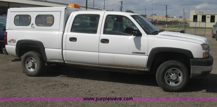 image for item AS9150 2006 Chevrolet Silverado 2500HD Crew Cab pickup truck